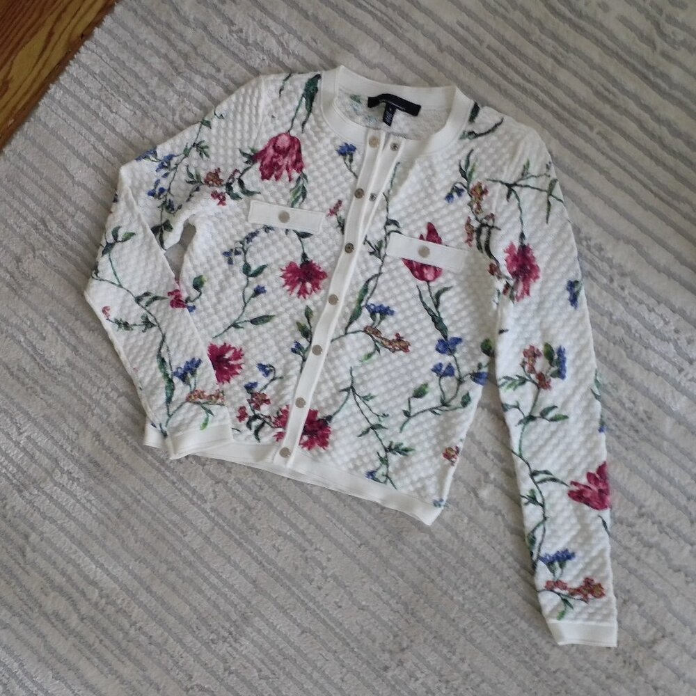 NEW WHBM FLORAL SNAP FRONT SWEATER SIZE S